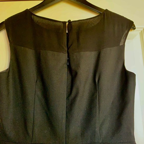 LN BANANA REPUBLIC SHEATH DRESS. THIS IS THE PERFECT LITTLE BLACK DRESS💄 - Picture 4 of 8